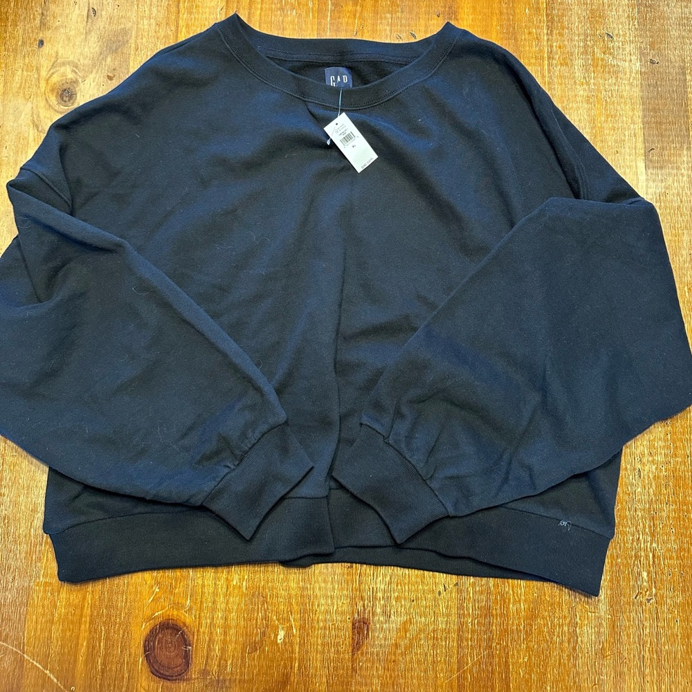 BNWT never been worn cropped oversized sweatshirt.